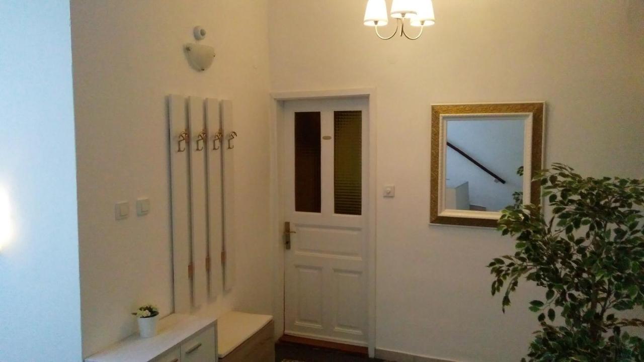 Apartmani Lela Selce Esterno foto